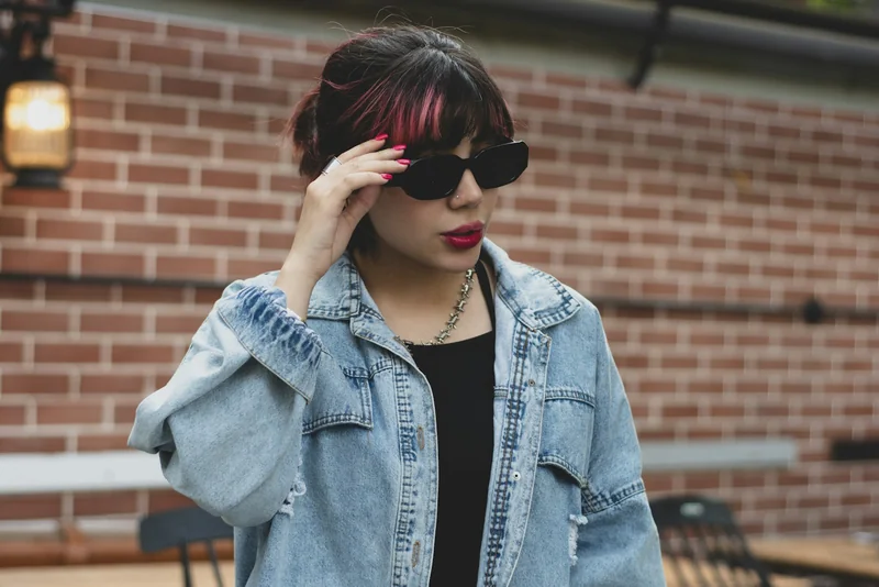 Vom Frühling in den Sommer: Outfit-Übergang bei wechselnden Temperaturen