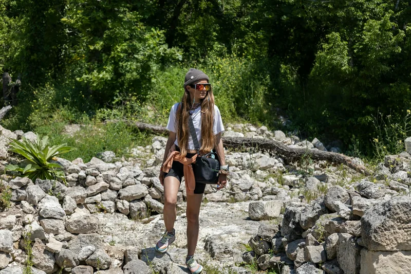 Wandern bei Hitze: Outfit Inspiration Wetter & KI Styling