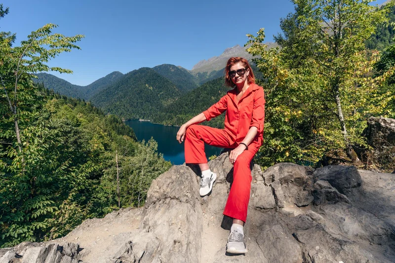 Wandern bei Hitze: Outfit Inspiration Wetter & KI Styling