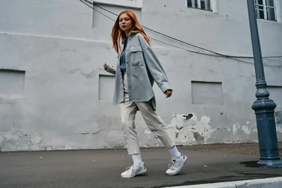 Was trägt man bei 15–20 Grad? Outfits für die Übergangszeit