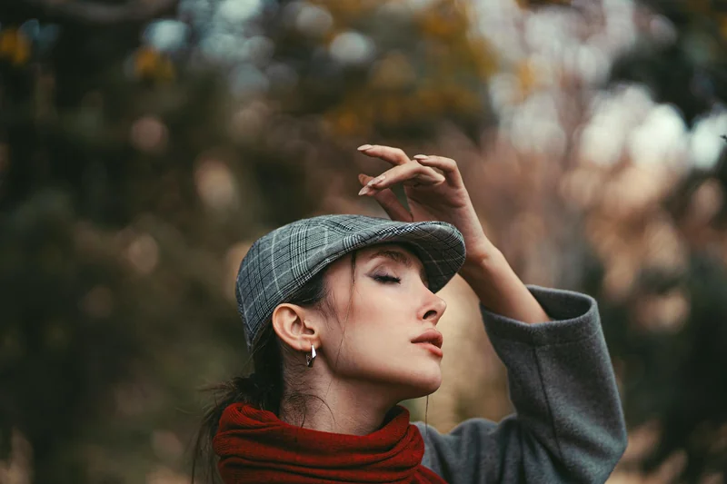 Dettagli di stile: borse e cappelli ideali per la mezza stagione