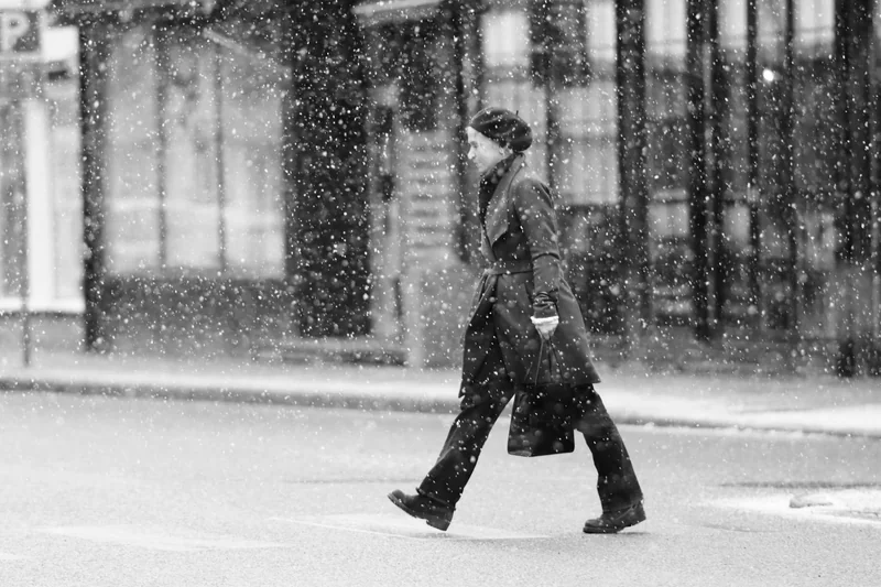 季節の変わり目に効く！コーデを格上げする小物使いのコツ