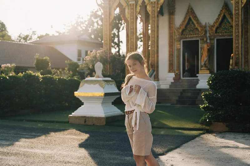 旅先で輝く！写真映え間違いなしの旅行コーデ術｜天気別