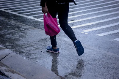 雨の日でも快適に：靴とアクセを“天気仕様”にアップデートするコツ