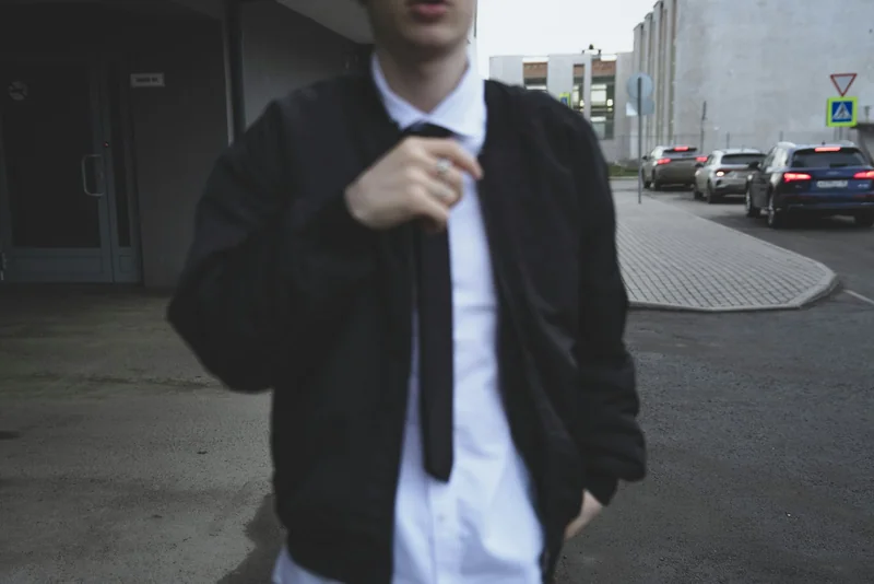 오늘 뭘 입어야 할까? 환절기 일교차 티셔츠 코디 7가지