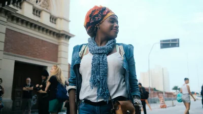 Kombinlerin Gizli Kahramanları: Mevsim Geçişi Aksesuar Seçimi