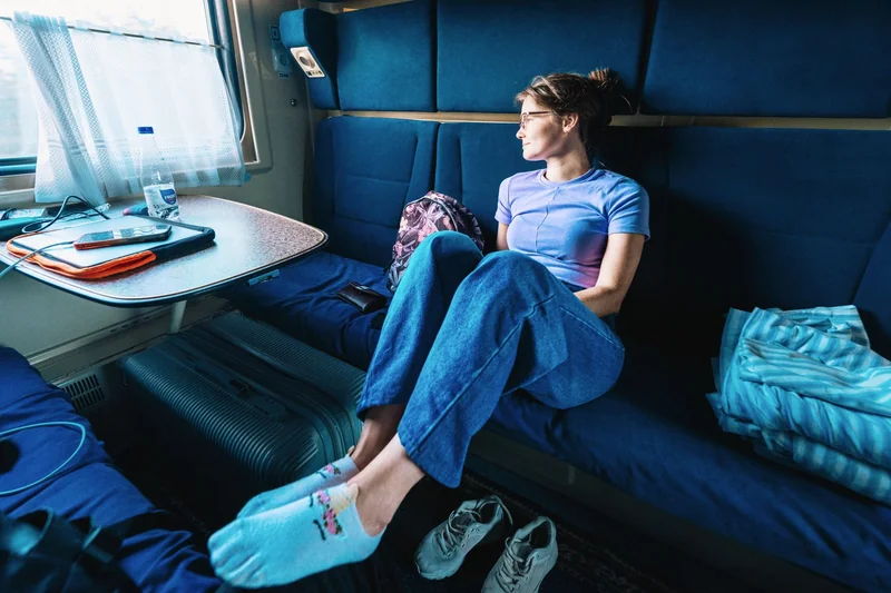 Tren Yolculuğu Kıyafeti: Konforlu ve Modaya Uygun Seçimler