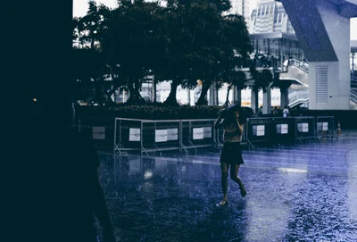 Yağmurlu Günler İçin Doğru Ayakkabı ve Aksesuar Seçimi